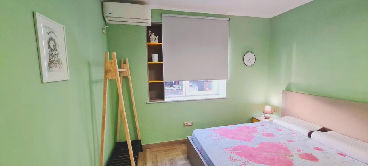 2V1 - Sheshi Willson Lägenhet Tirana Exteriör bild